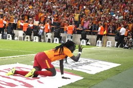 开云·体育官方网站入口-世界室内五人制足球赛中国队晋级八强，世界室内足球五人制比赛历届冠军